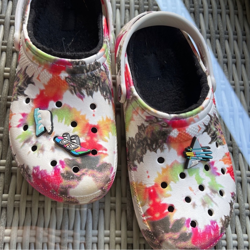 Crocs, Size 5 Big Kids